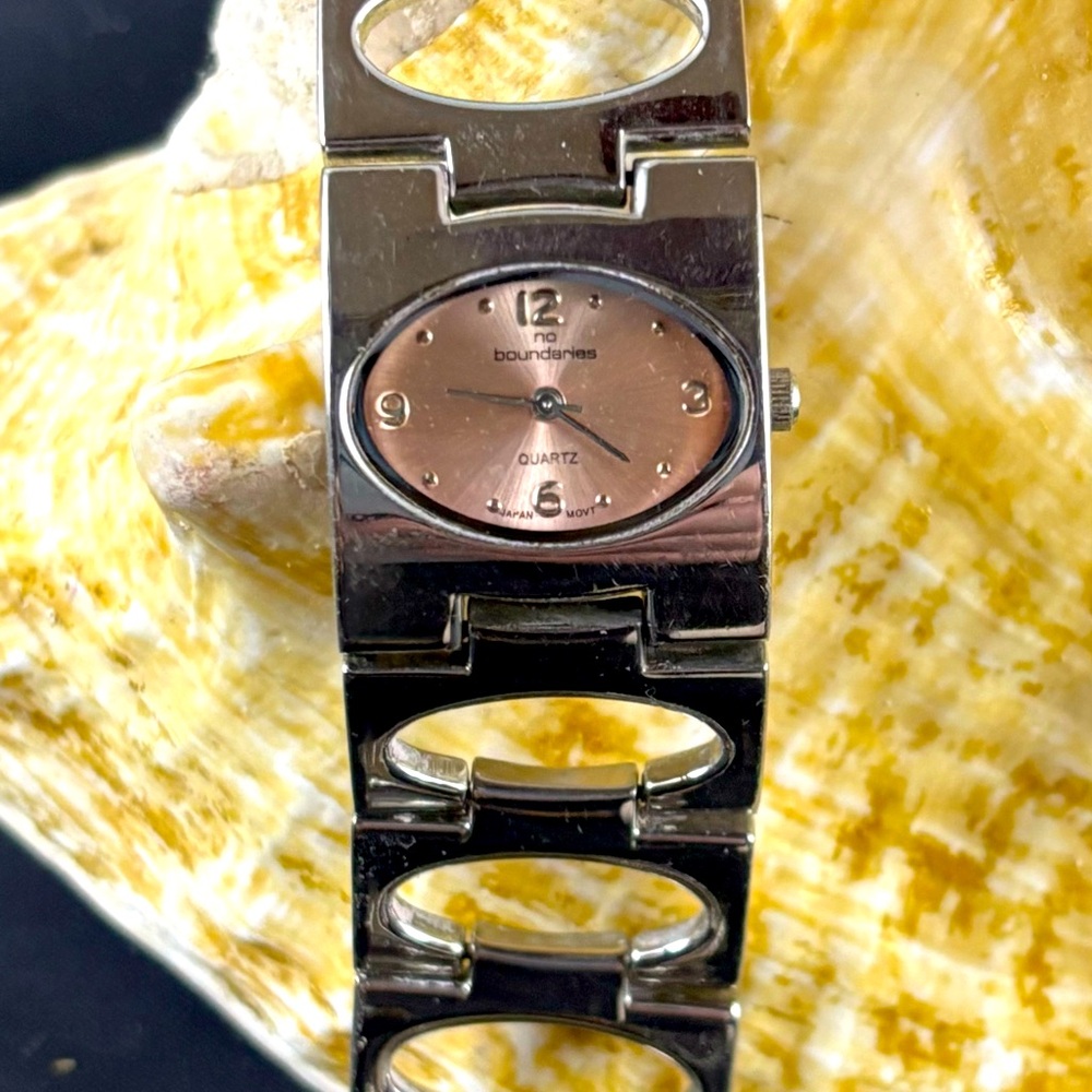 No Boundaries retro watch light pink with oval face. Japanese movement.26mm